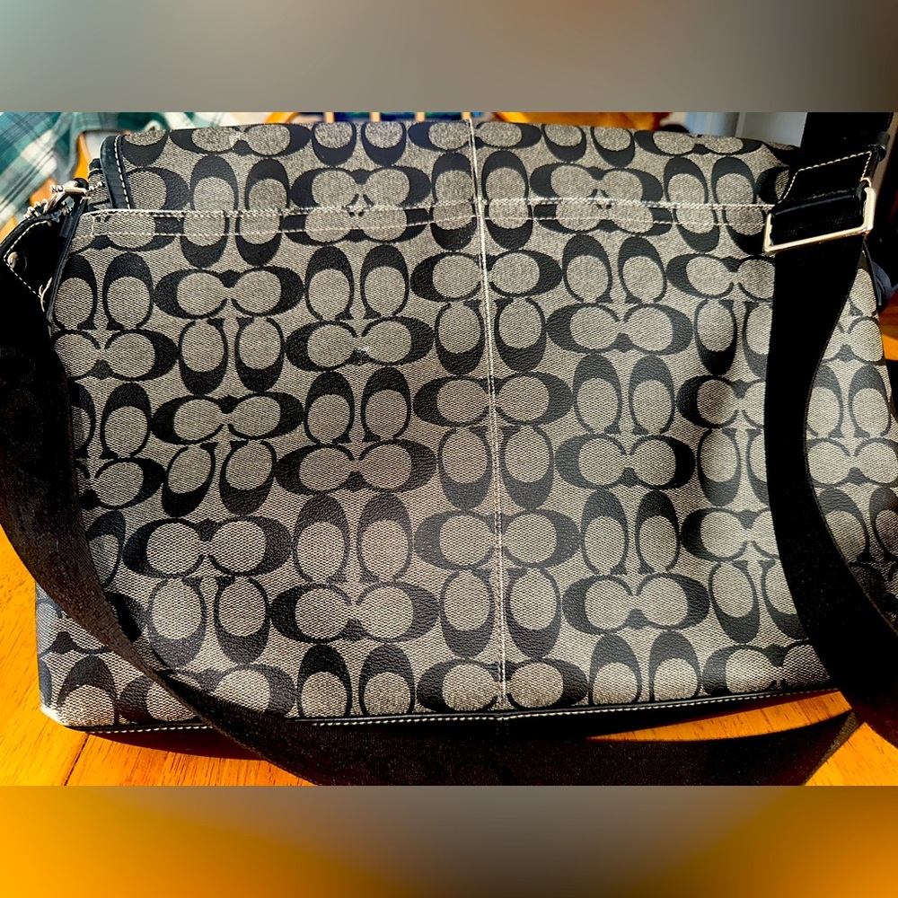 Coach lAdjustable shoulder strap Secure Flap - Picture 6 of 6